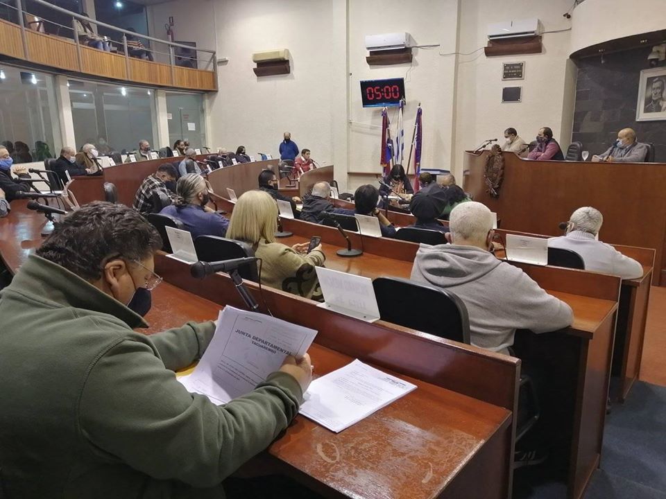 Junta aprueba obligatoriedad de uso de tapa bocas en transporte