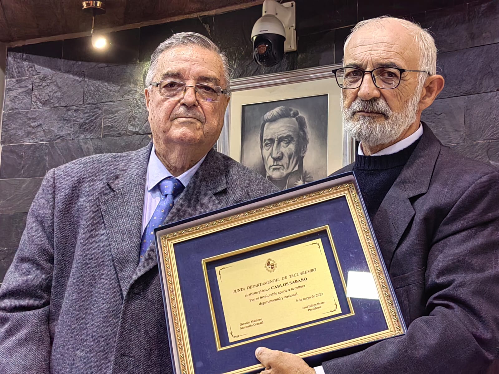 Reconocimiento realizado al artista plástico Carlos Sabaño