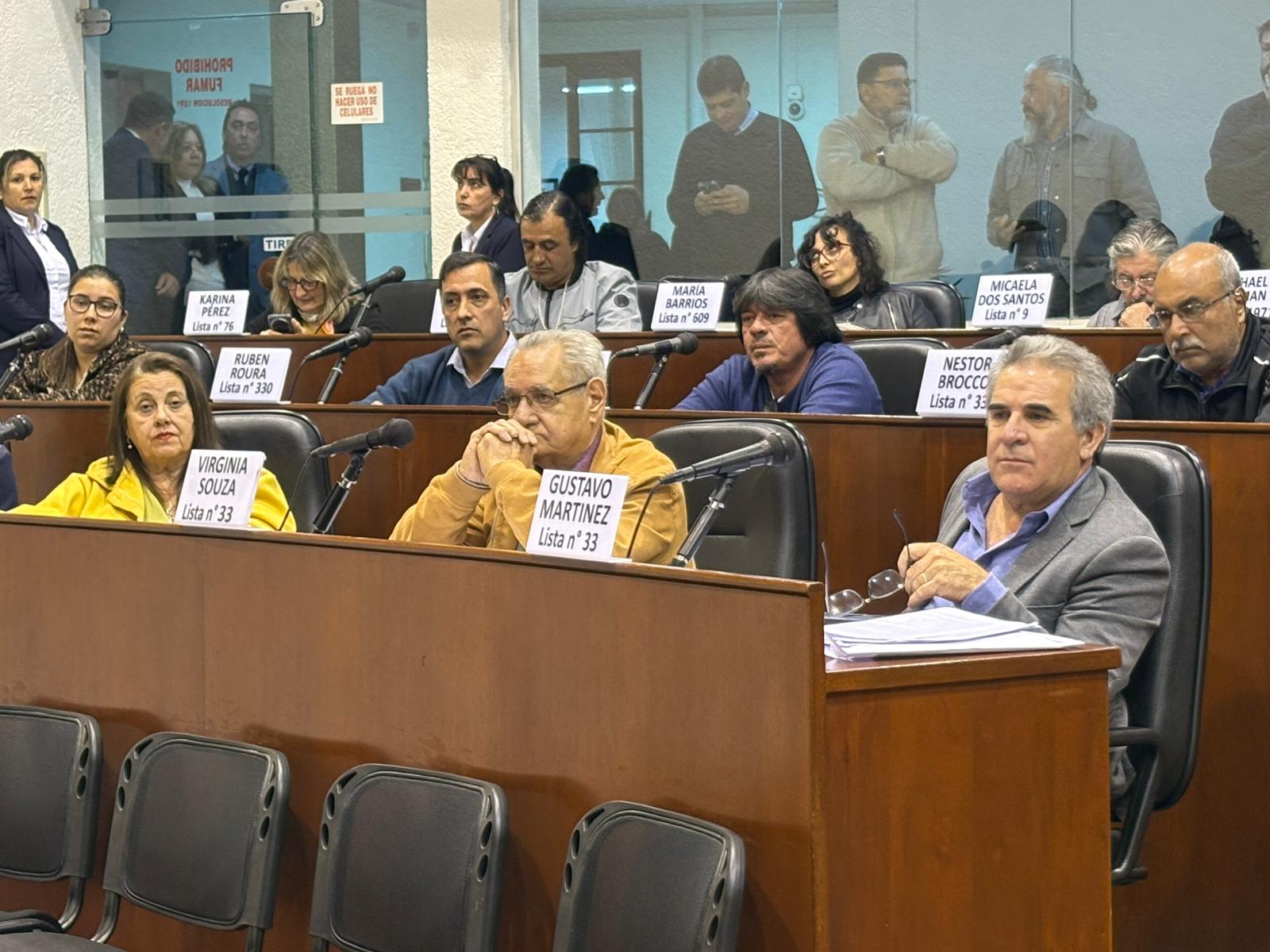 Pases en Comisión y nombramiento de Secretaría de Bancada