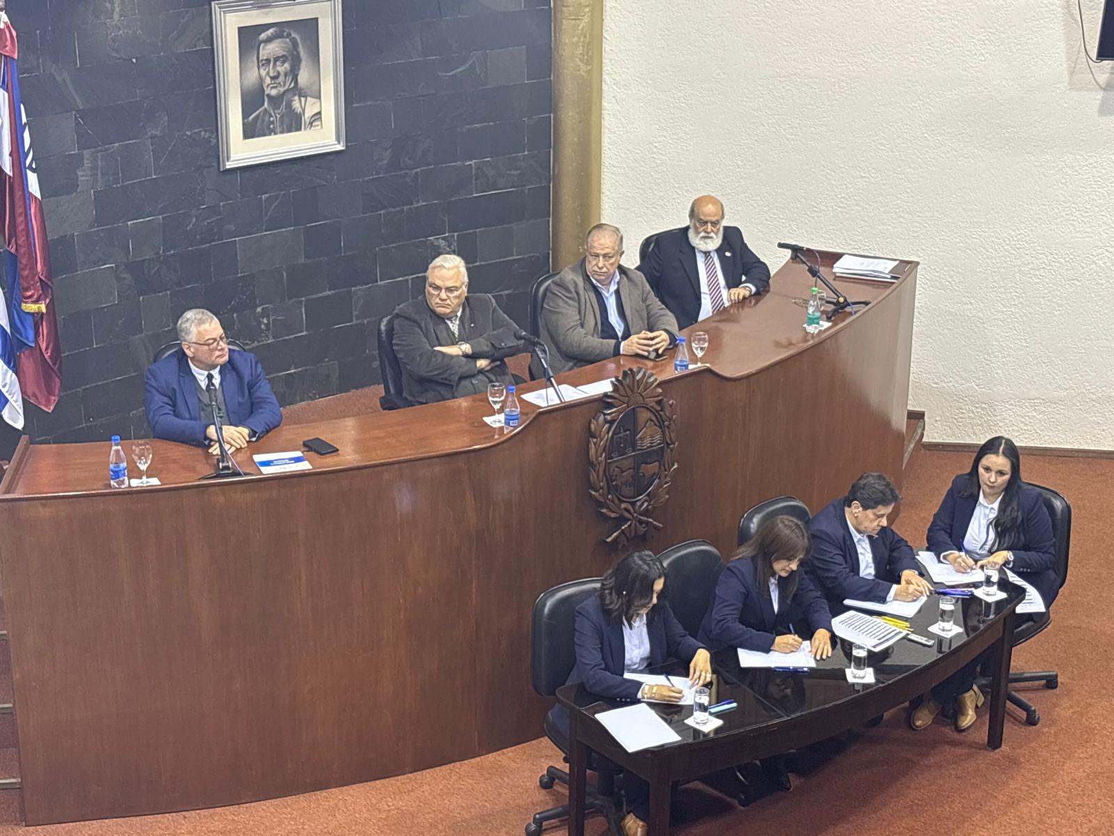 Sesión en recordatorio al Dr. Jorge Larrañaga Fraga